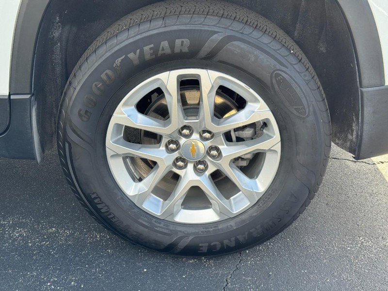 Used 2023 Chevrolet Traverse LS image 7