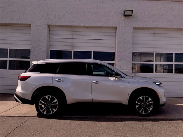 Used 2023 INFINITI QX60 Luxe image 1