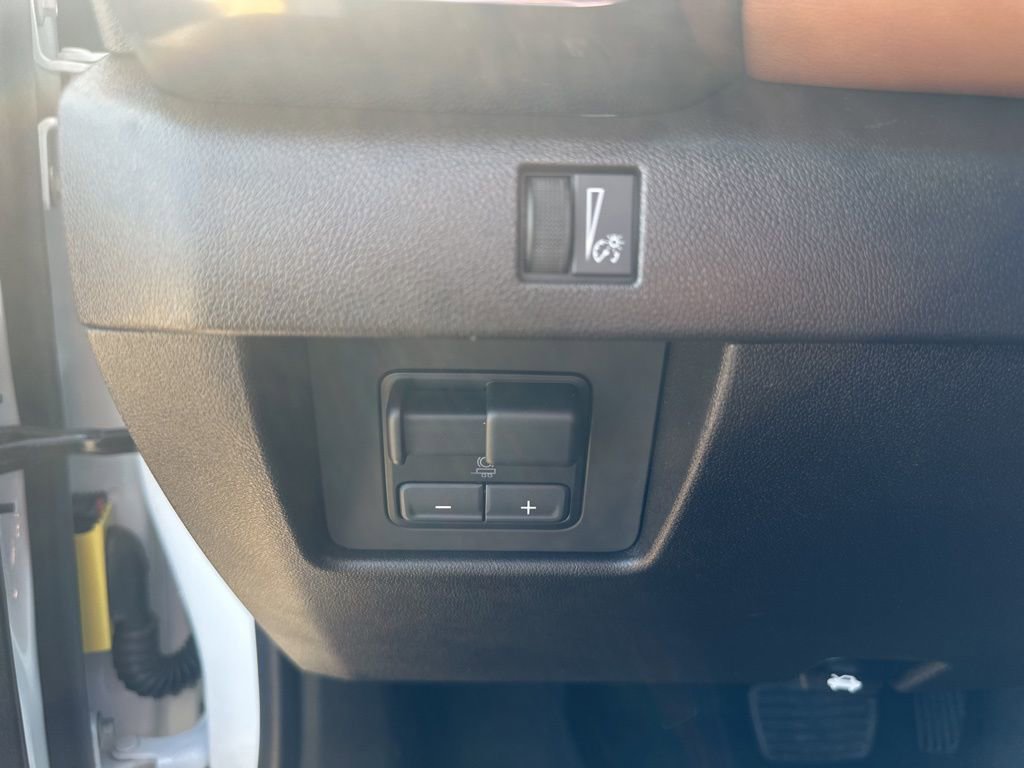 Used 2023 GMC Canyon AT4 w/ Technology Package image 11