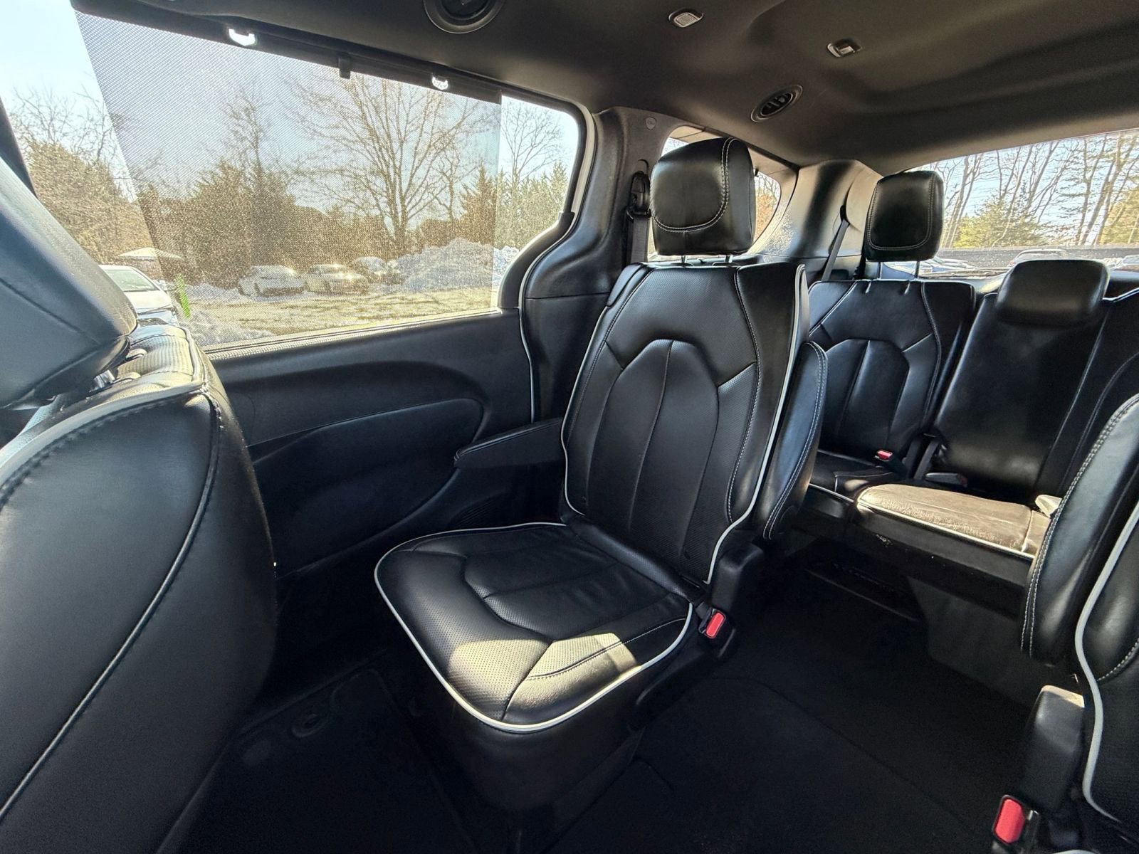 Used 2025 Chrysler Pacifica Limited image 42