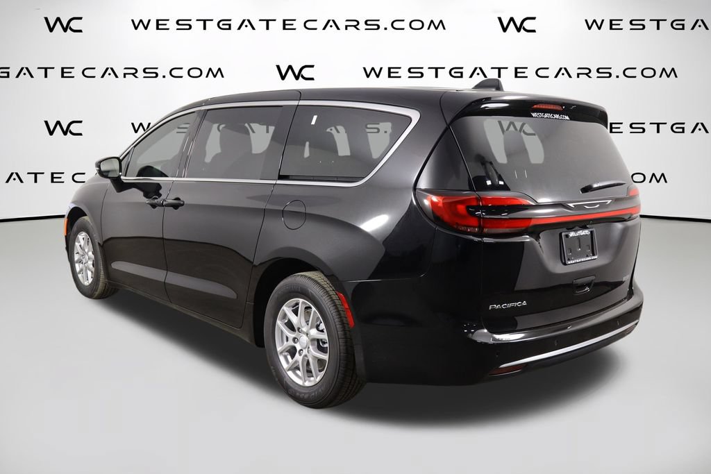 New 2027 Chrysler Pacifica Select FWD image 44