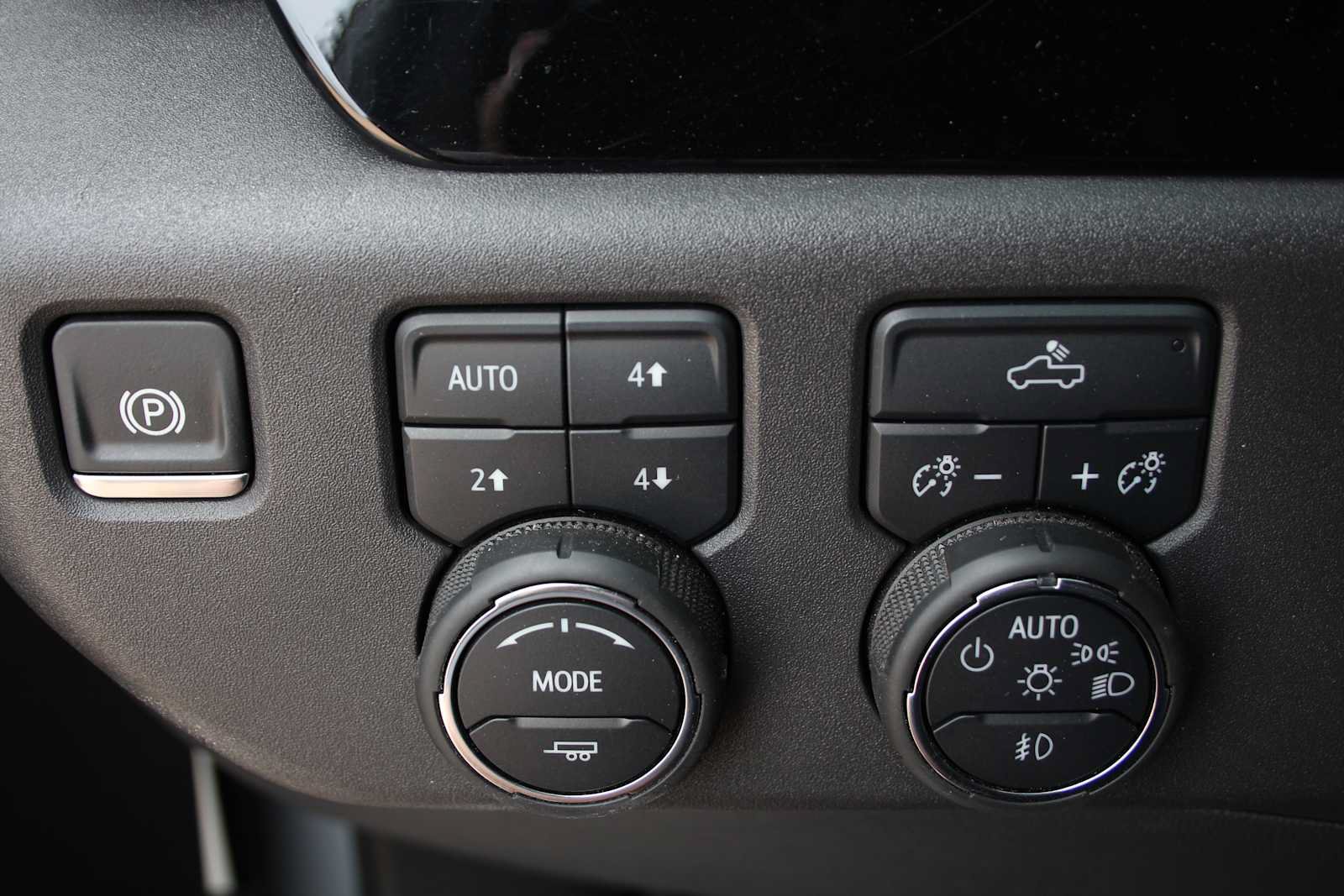 Used 2024 Chevrolet Silverado 1500 LT Trail Boss w/ Convenience Package II AWD/4WD image 38