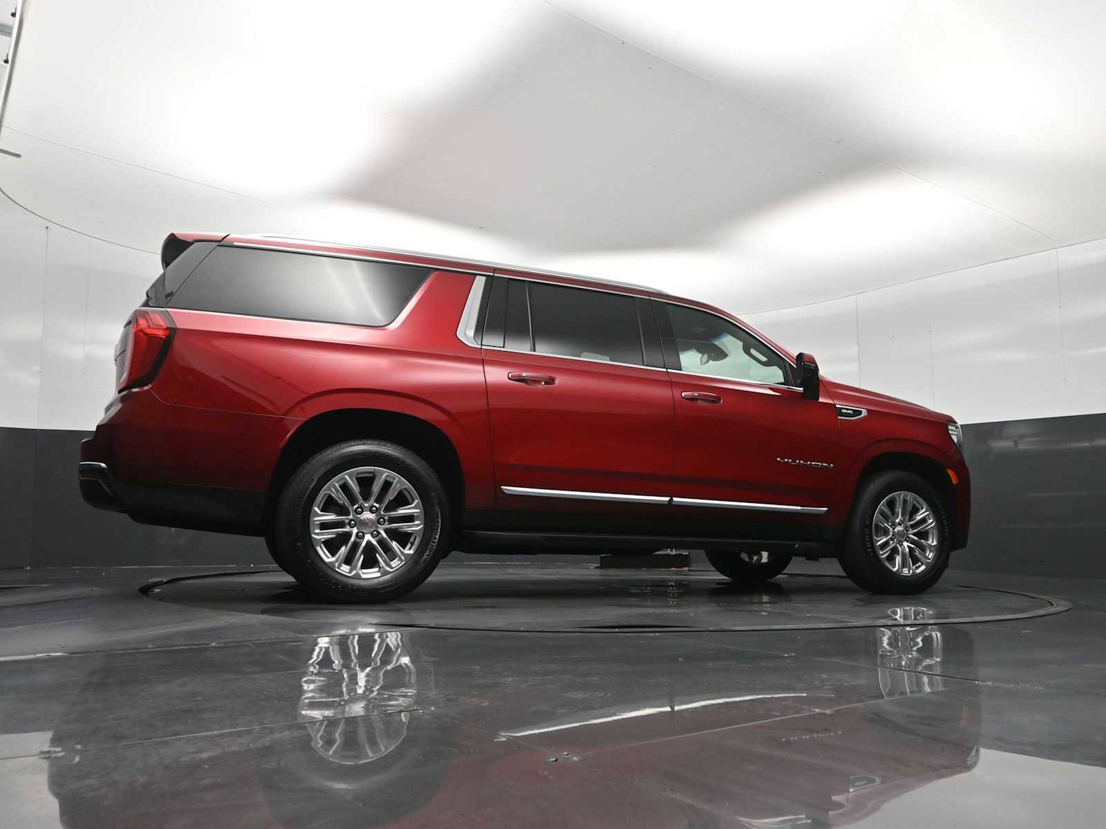 Used 2023 GMC Yukon XL SLT w/ SLT Premium Package image 39