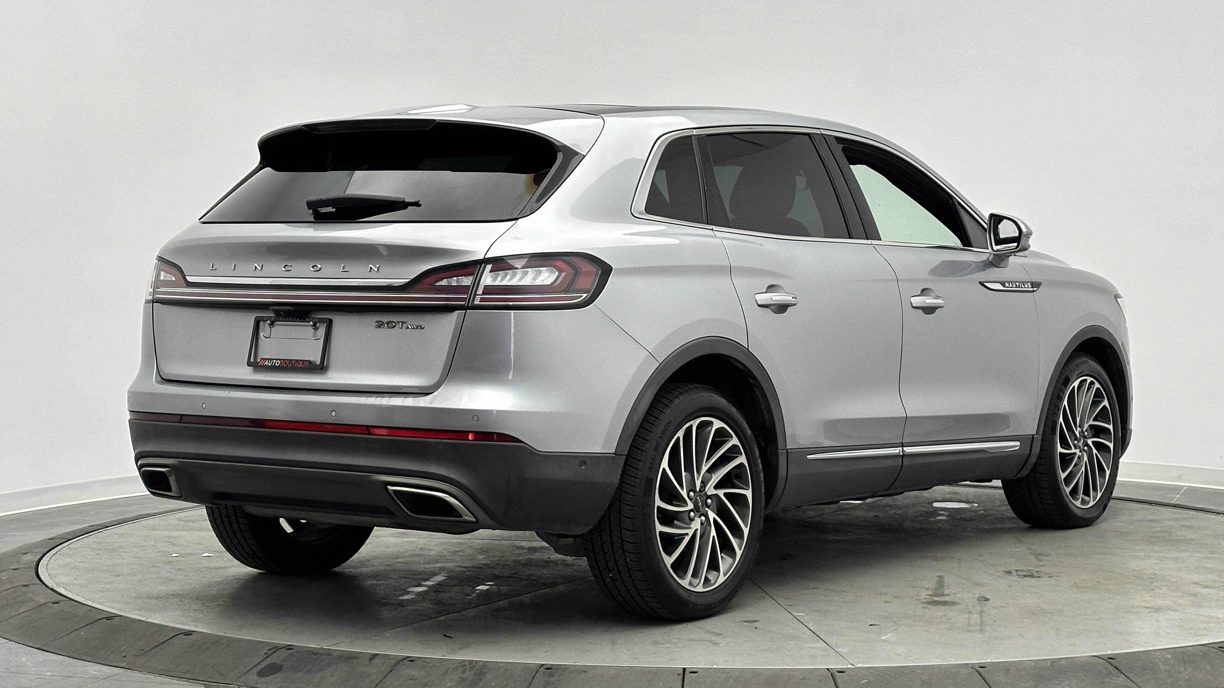 Used 2020 Lincoln Nautilus Reserve w/ Equipment Group 201A image 10