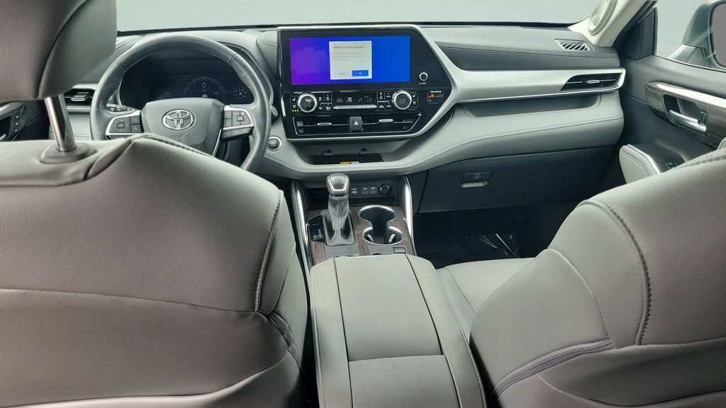 Used 2023 Toyota Highlander Platinum FWD image 10