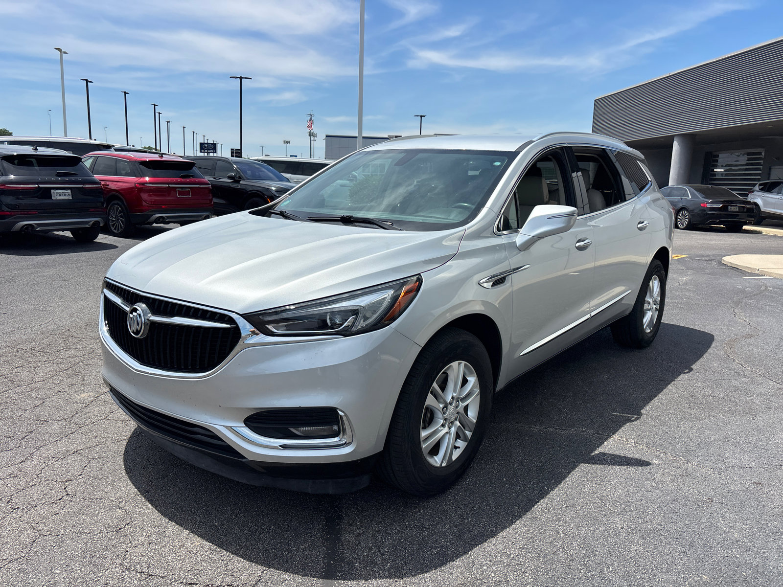 Used 2019 Buick Enclave Essence AWD/4WD image 3
