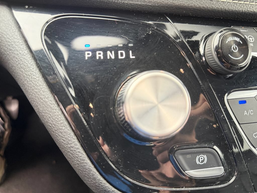 Used 2024 Chrysler Pacifica Limited FWD image 29