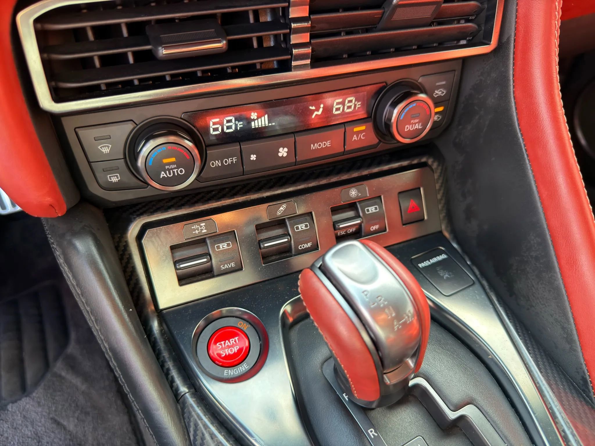 Used 2024 Nissan GT-R Premium w/ Premium Interior Package image 25