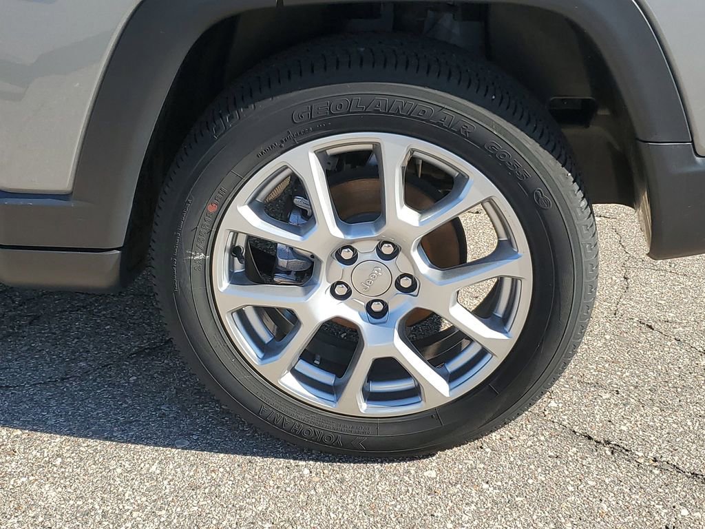 Used 2022 Jeep Compass Latitude image 33