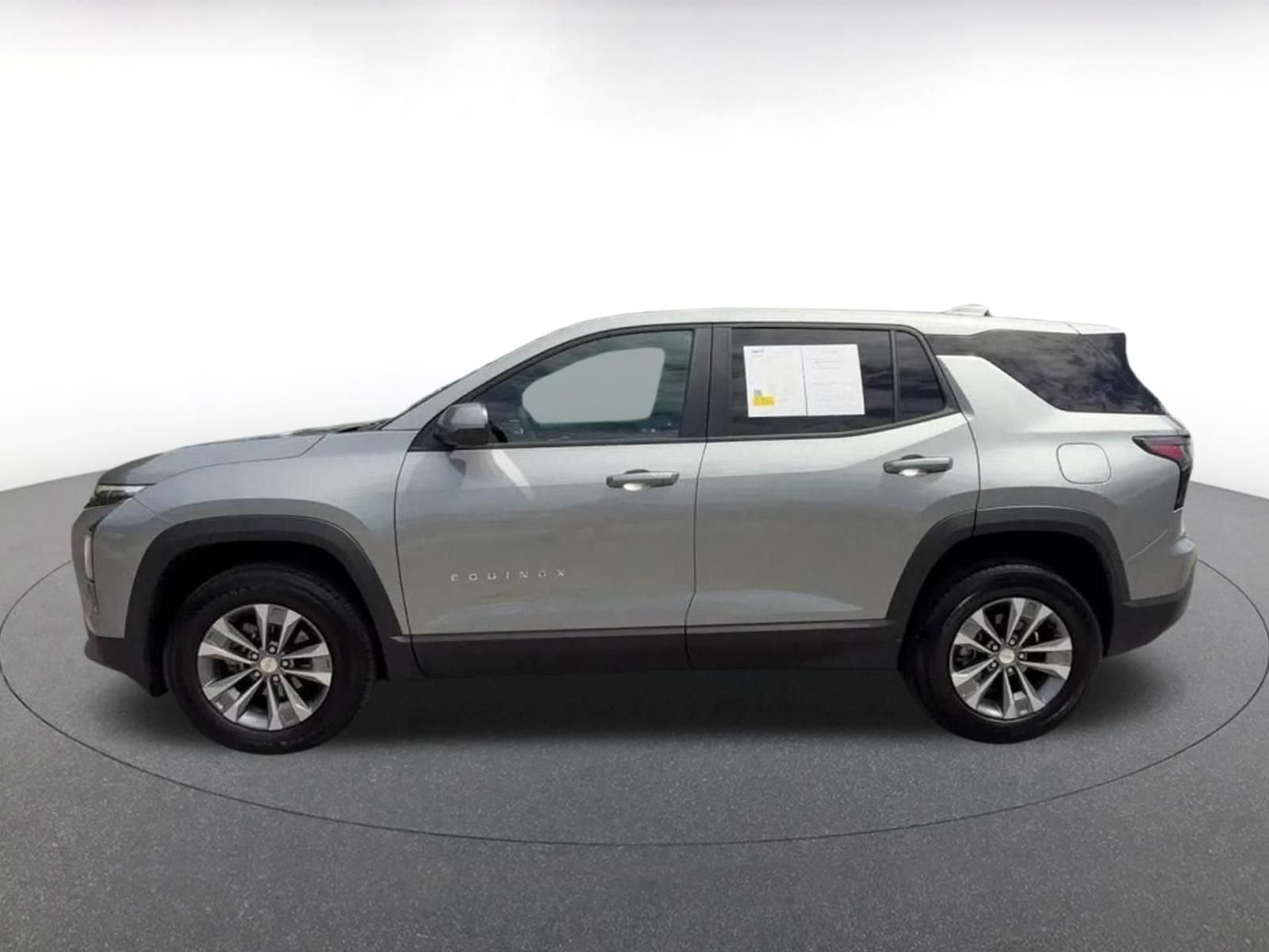 Used 2025 Chevrolet Equinox LT FWD image 9