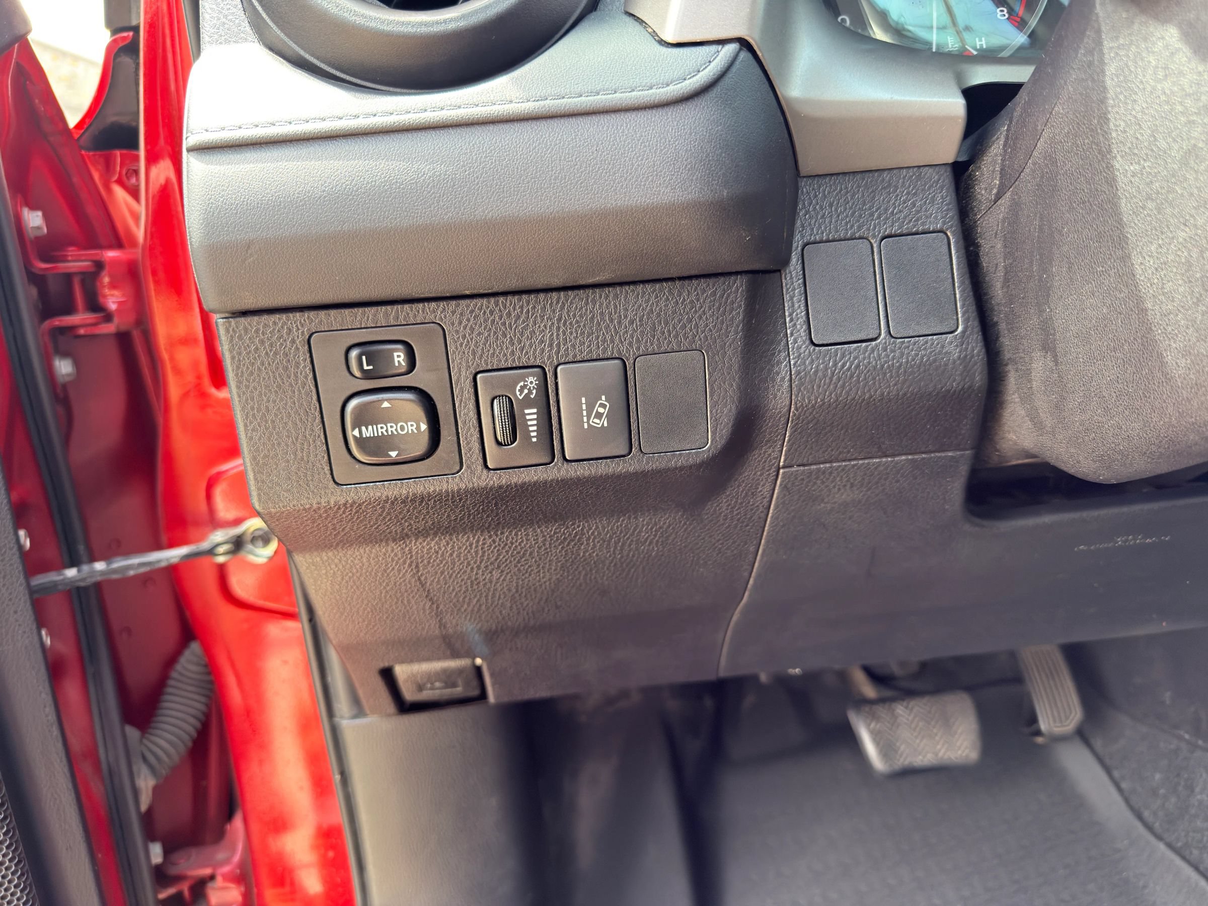 Used 2017 Toyota RAV4 LE FWD image 14