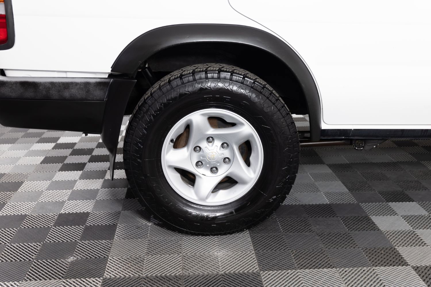 Used 1997 Nissan Pathfinder LE AWD/4WD image 28