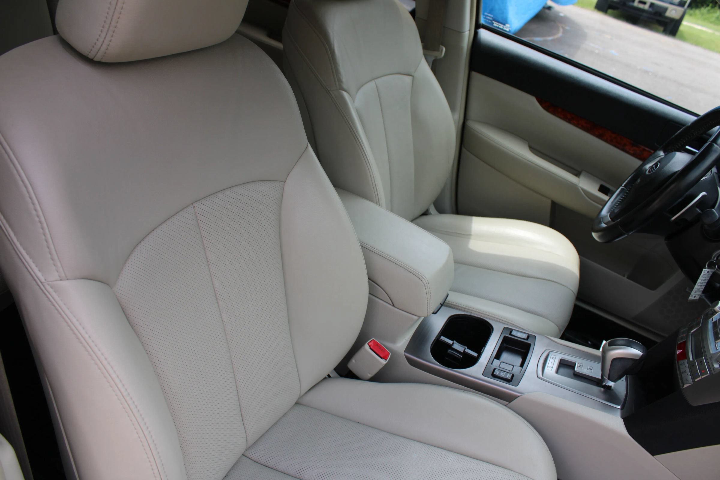 Used 2012 Subaru Outback 3.6R Limited AWD/4WD image 21