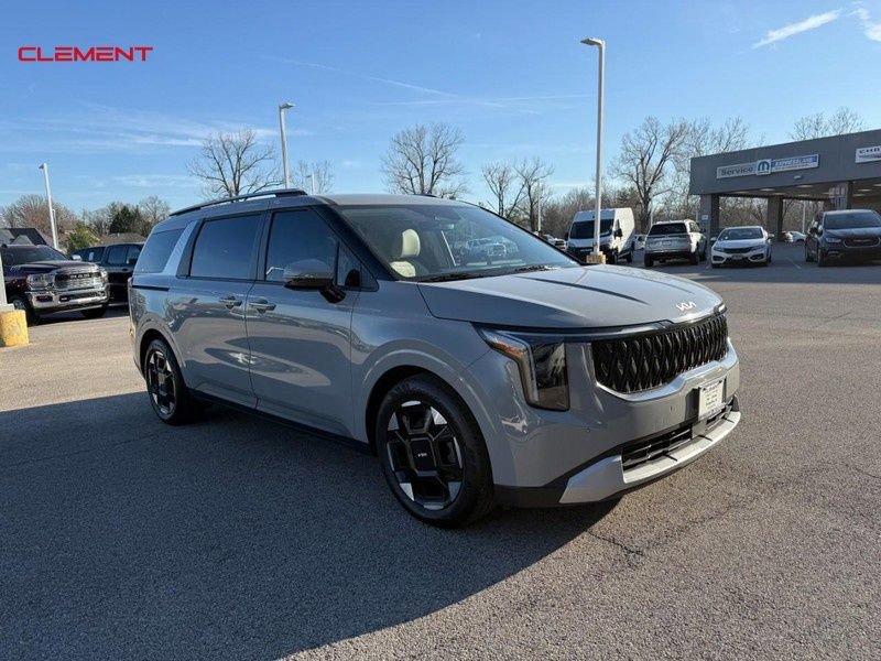 Used 2025 Kia Carnival EX image 9