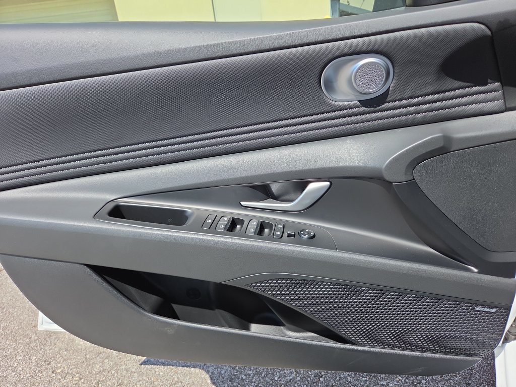 New 2026 Hyundai Elantra Limited FWD image 17