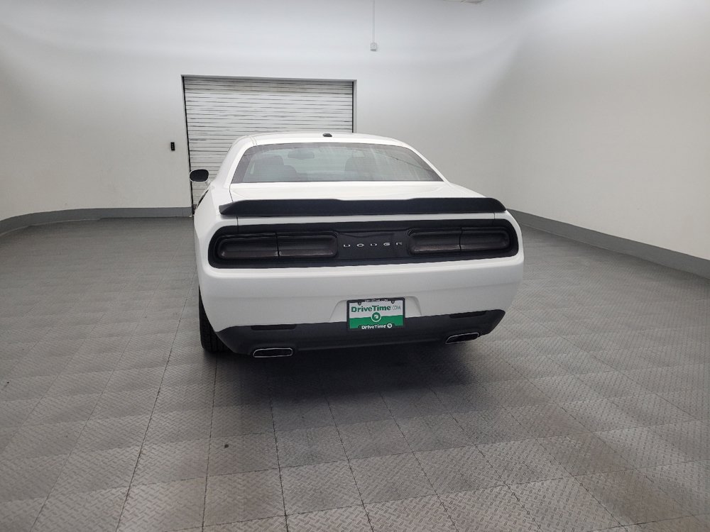 Used 2016 Dodge Challenger SXT RWD image 6