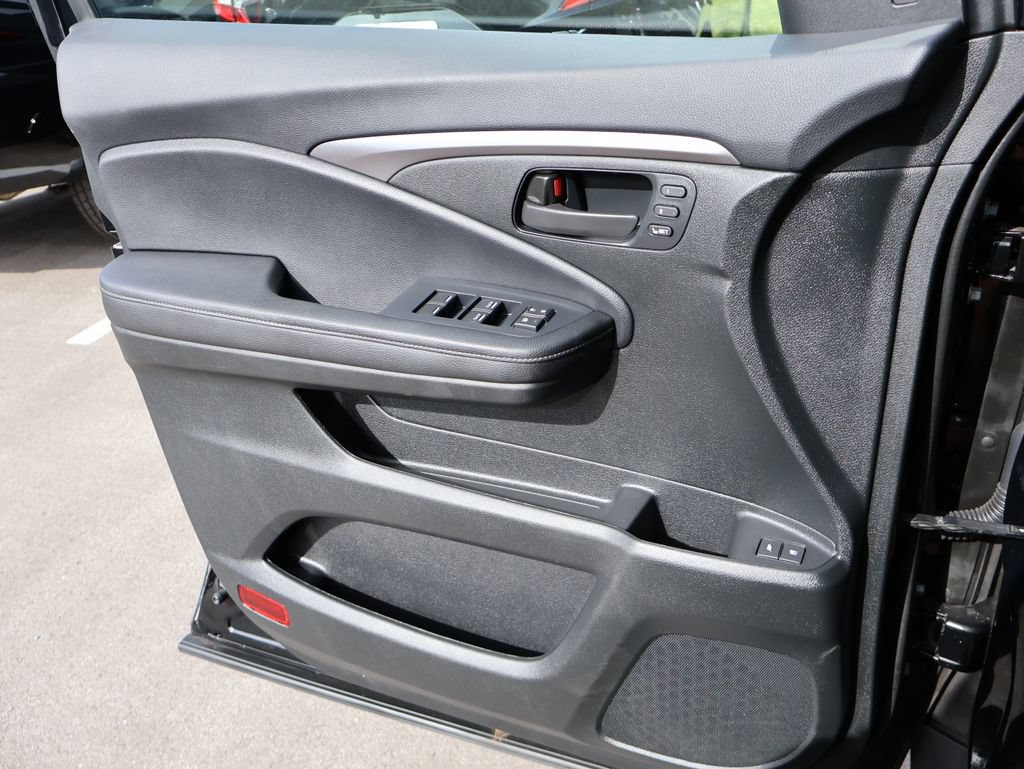 Certified 2025 Honda Passport EX-L image 31