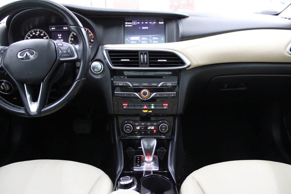 Used 2017 INFINITI QX30 Premium FWD image 25