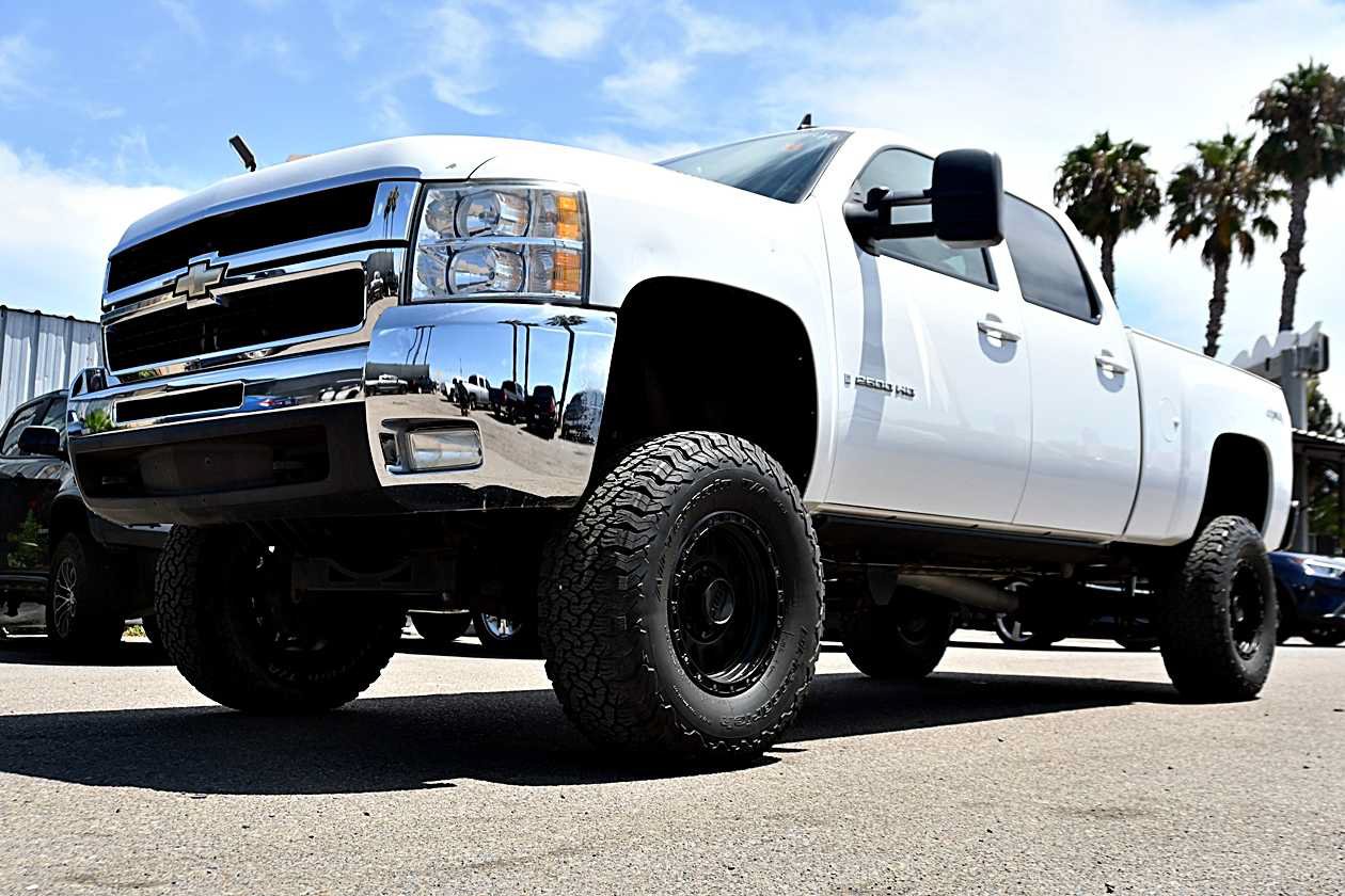 Used 2009 Chevrolet Silverado 2500 LTZ AWD/4WD image 1