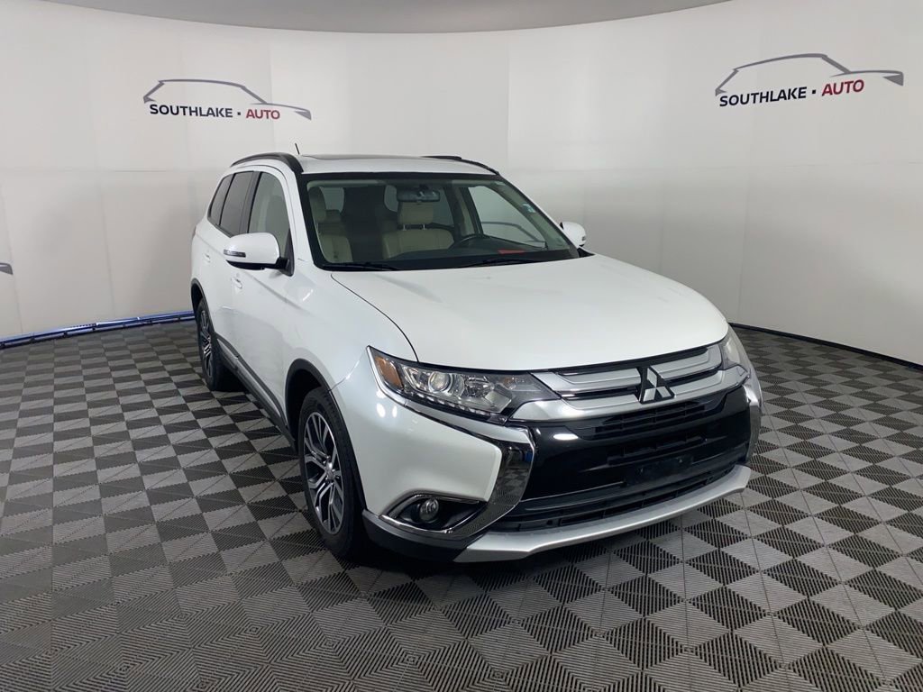 Used 2016 Mitsubishi Outlander SEL image 2