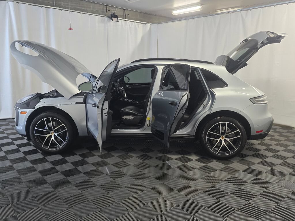 Certified 2023 Porsche Macan AWD/4WD image 13
