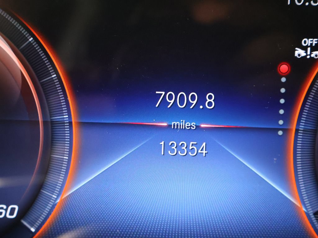 Used 2023 Mercedes-Benz GLB 250 4MATIC w/ Premium Package image 37