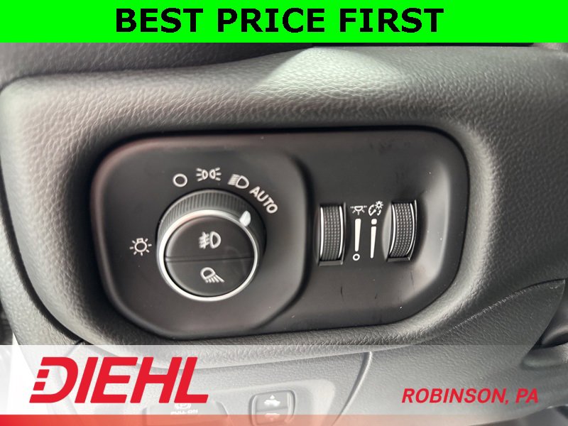 New 2026 RAM 1500 4x4 Crew Cab image 23