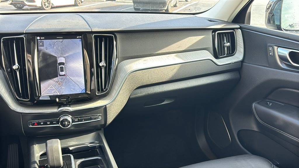 Certified 2025 Volvo XC60 B5 Plus AWD/4WD image 8