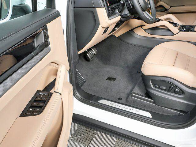 New 2026 Porsche Cayenne S AWD/4WD image 8