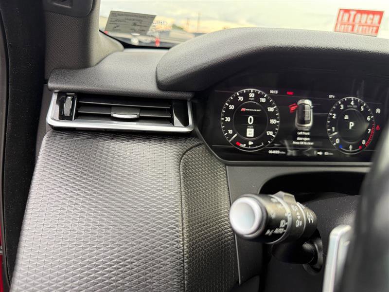 Used 2018 Land Rover Range Rover Velar R-Dynamic SE image 35