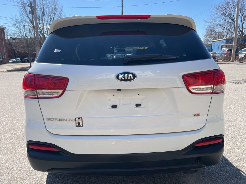 Used 2017 Kia Sorento LX image 4