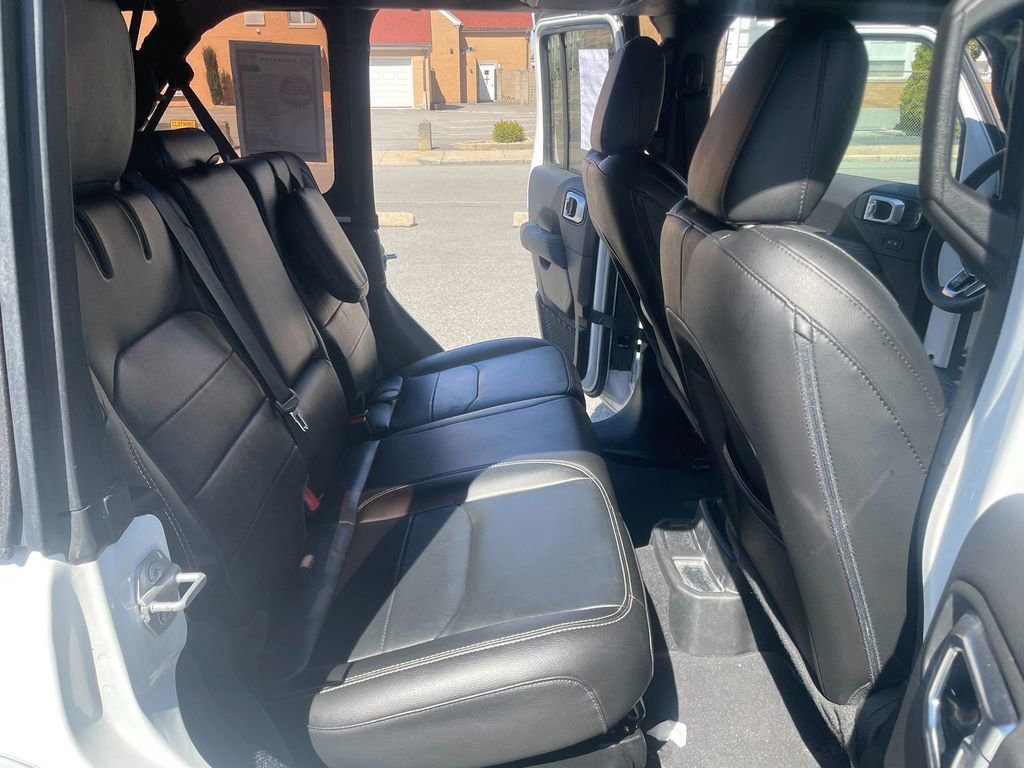 Used 2023 Jeep Wrangler Sahara image 27