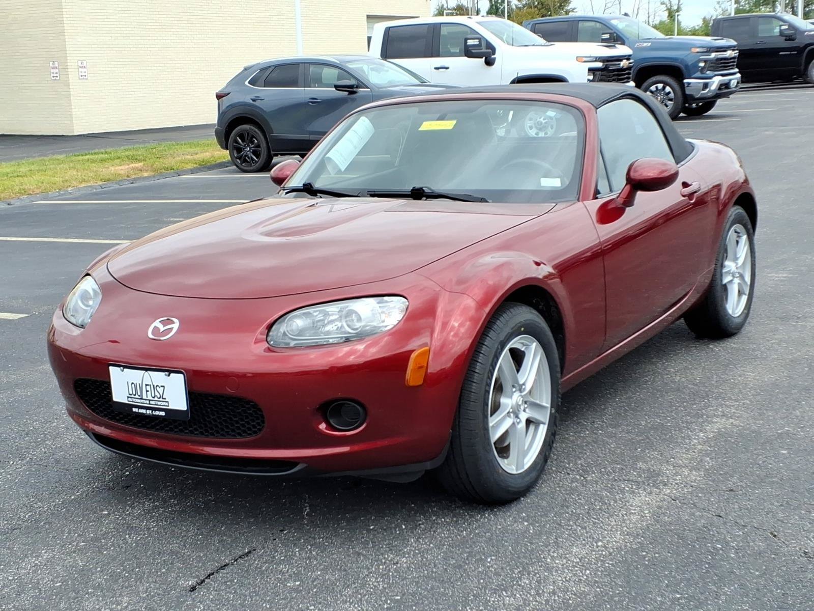Used 2006 MAZDA MX-5 Miata RWD image 2