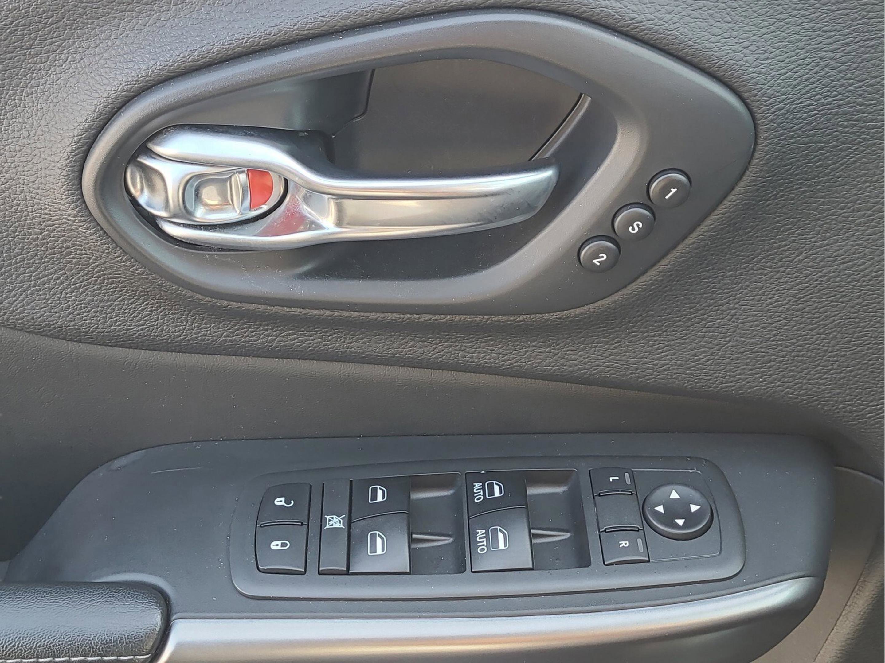 Used 2019 Jeep Cherokee Limited w/ Luxury Group image 28