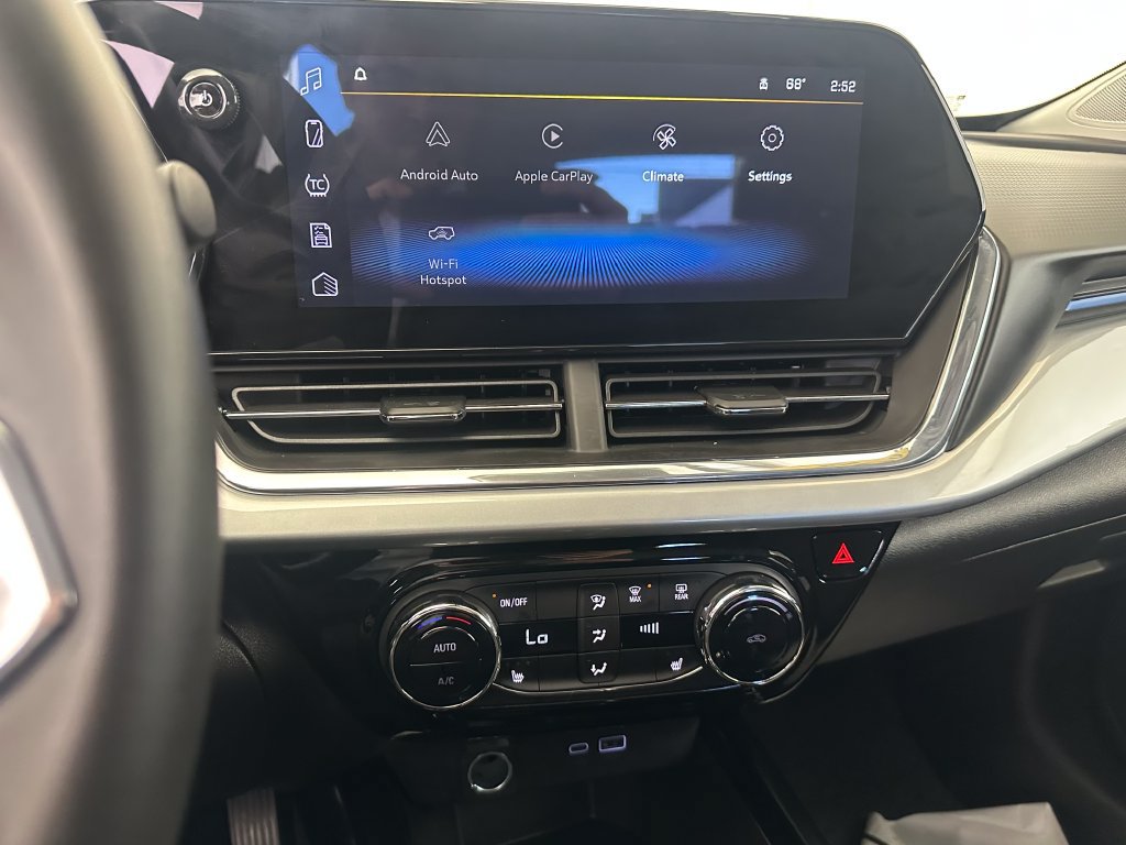 Used 2026 Chevrolet Trax LT w/ LT Convenience Package FWD image 15