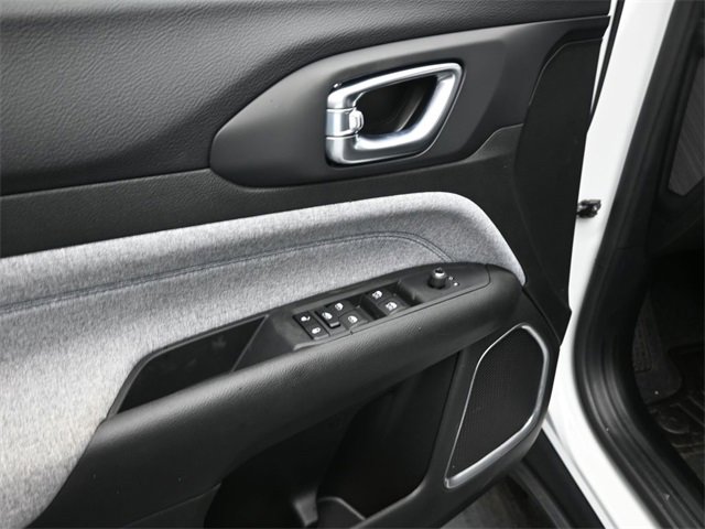 Used 2025 Jeep Compass Sport image 20