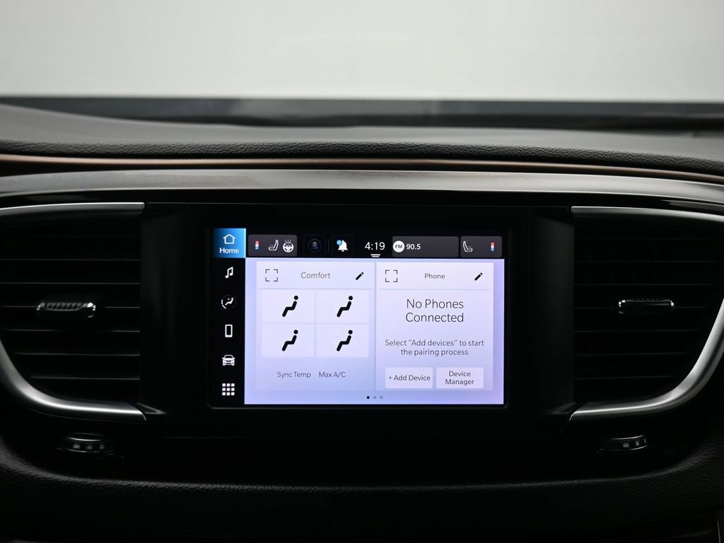 Used 2023 Chrysler Voyager LX image 16