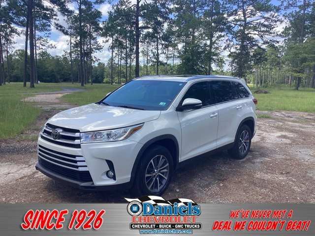 Used 2019 Toyota Highlander XLE w/ Phone Cable & Charge Package