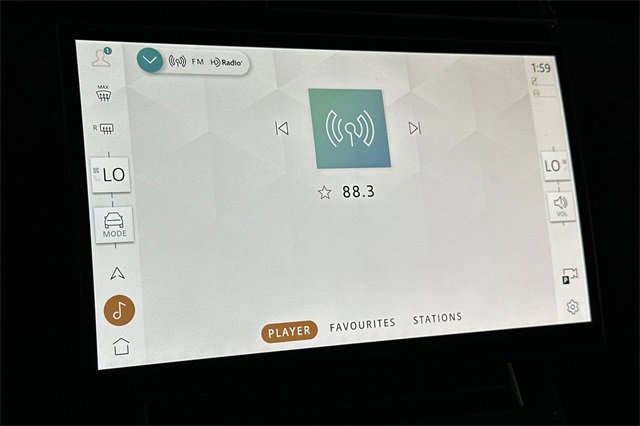 Certified 2024 Land Rover Range Rover Velar Dynamic SE image 17