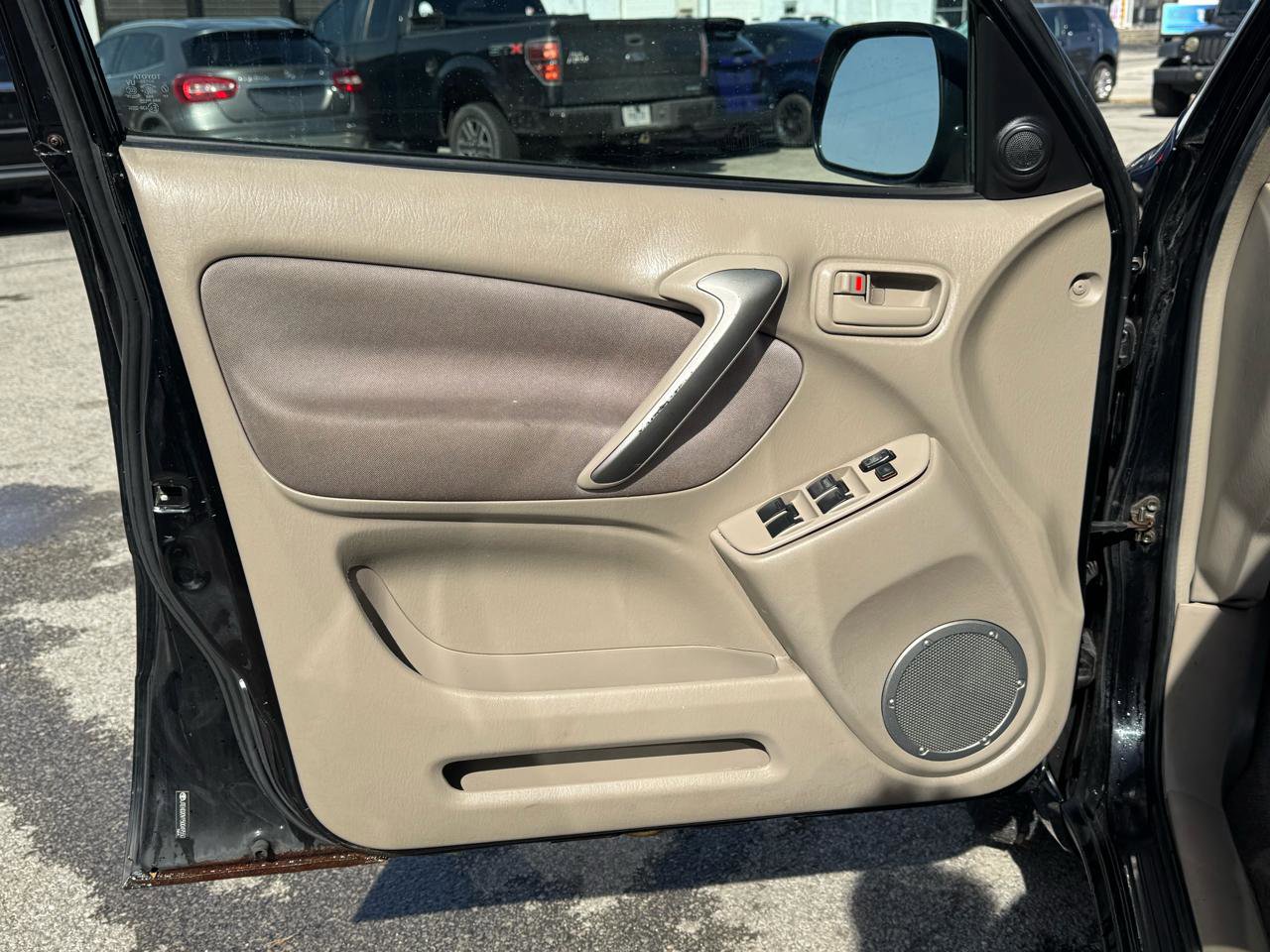 Used 2005 Toyota RAV4 4WD image 12