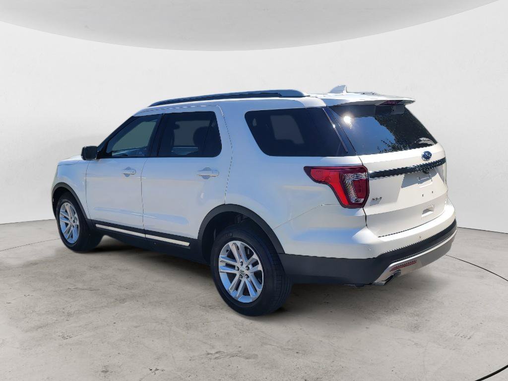 Used 2017 Ford Explorer XLT w/ Equipment Group 202A FWD image 6
