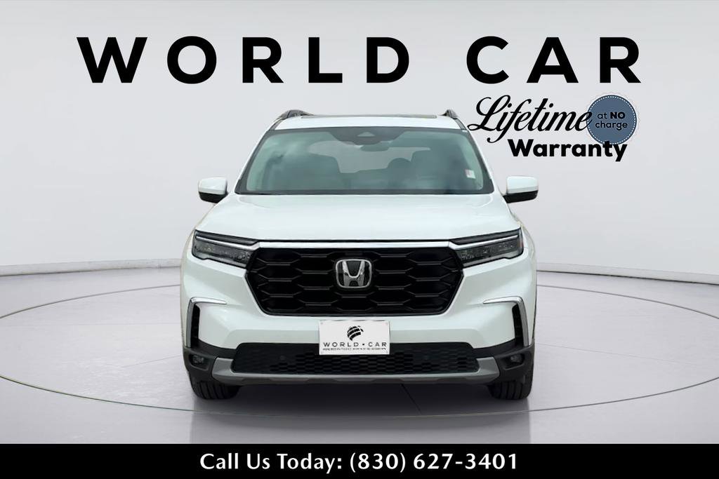 Used 2023 Honda Pilot Touring image 3