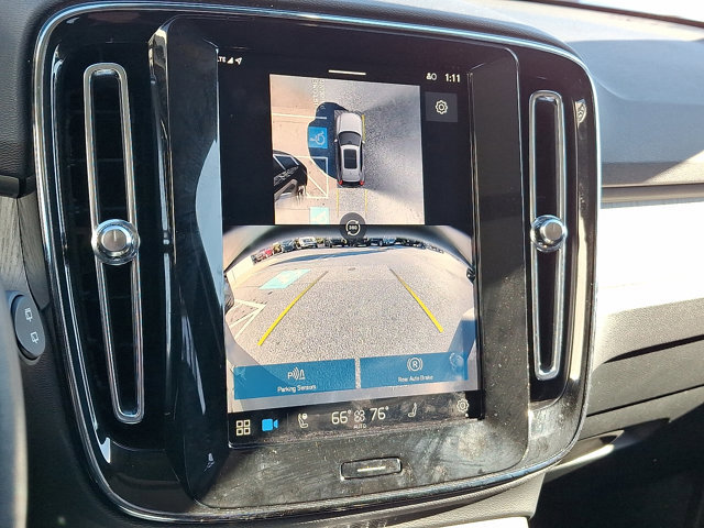 Used 2025 Volvo XC40 B5 Plus image 18