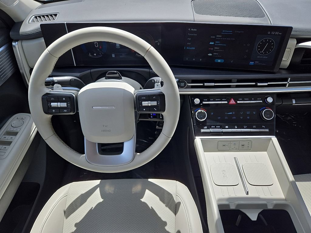 Used 2025 Hyundai Santa Fe SEL AWD/4WD image 16