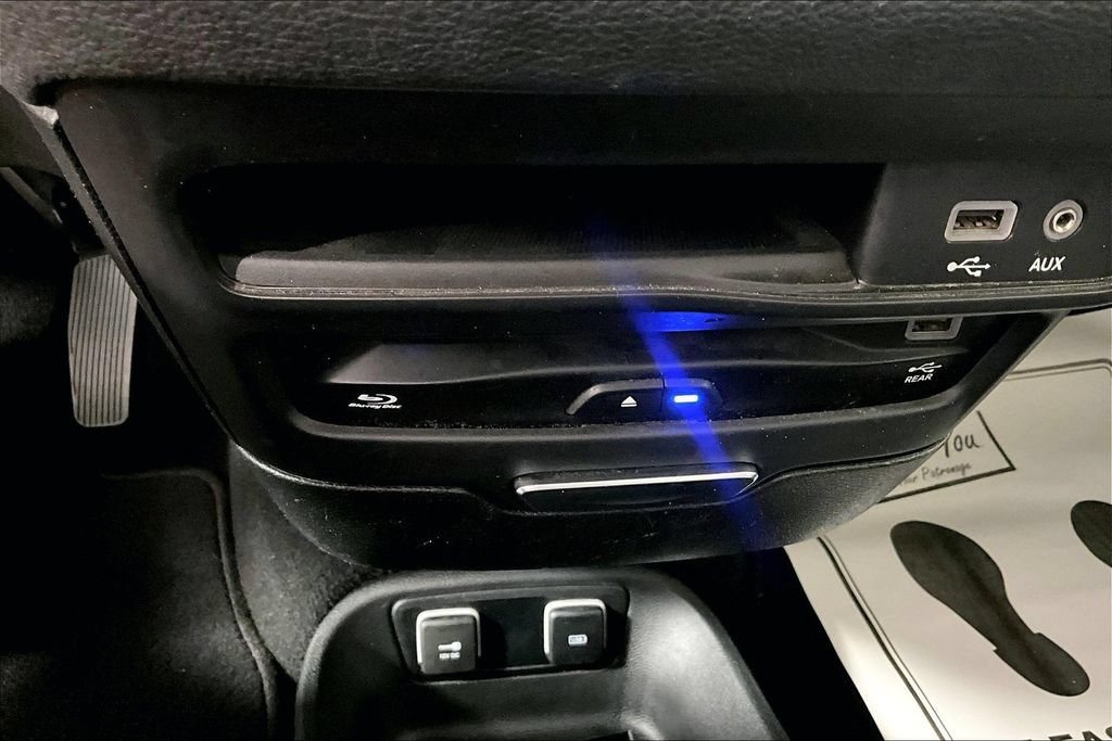Used 2020 Chrysler Pacifica Limited w/ Advanced Safetytec Group FWD image 35