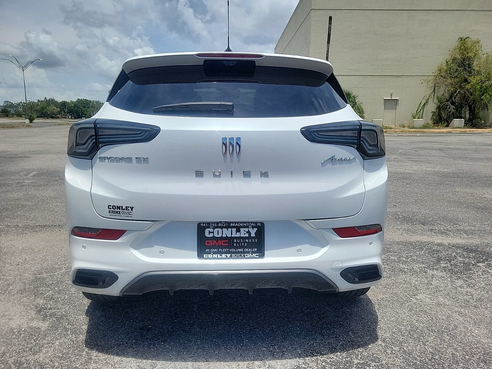 Used 2024 Buick Encore GX Avenir w/ Avenir Technology Package FWD image 7
