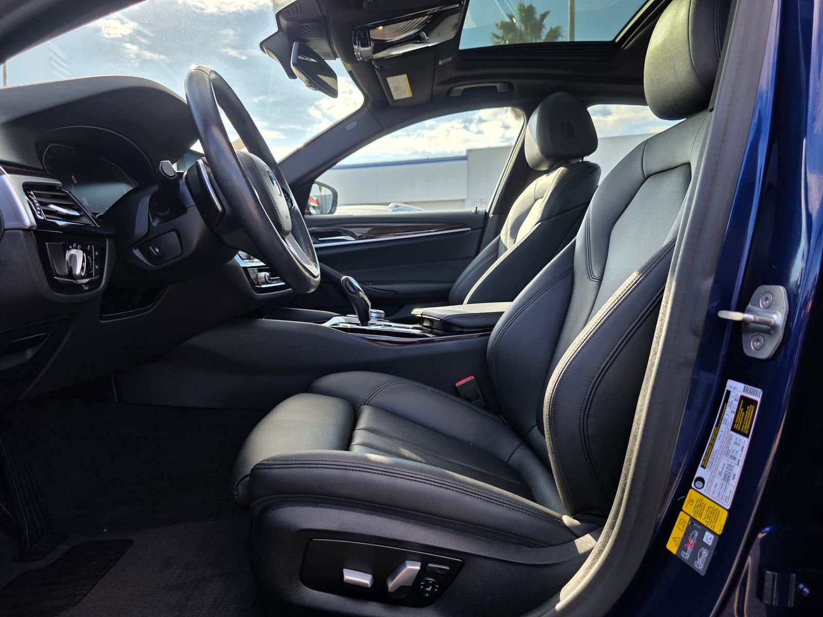 Used 2020 BMW 530e w/ Premium Package image 14