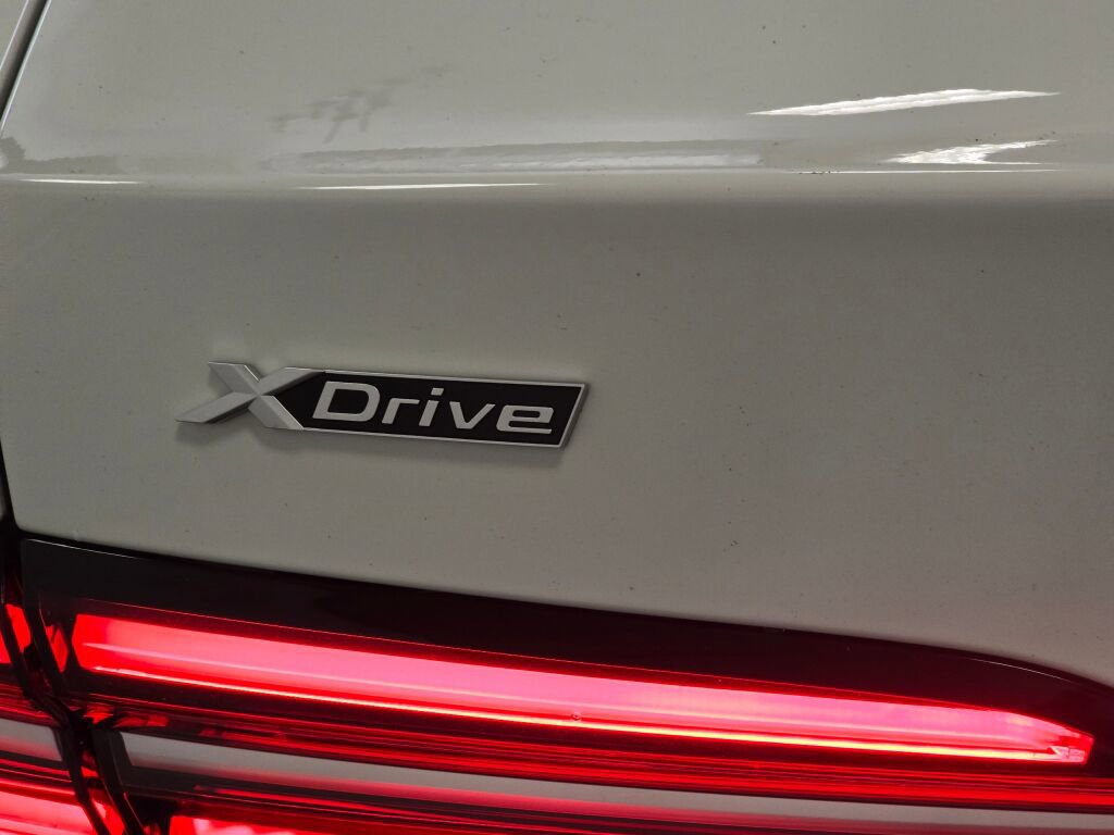 Used 2026 BMW 530i xDrive w/ Premium Package image 33