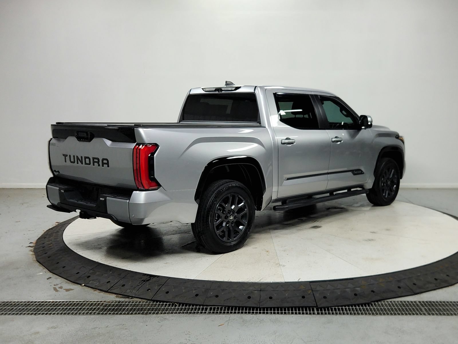 Used 2025 Toyota Tundra Platinum AWD/4WD image 8