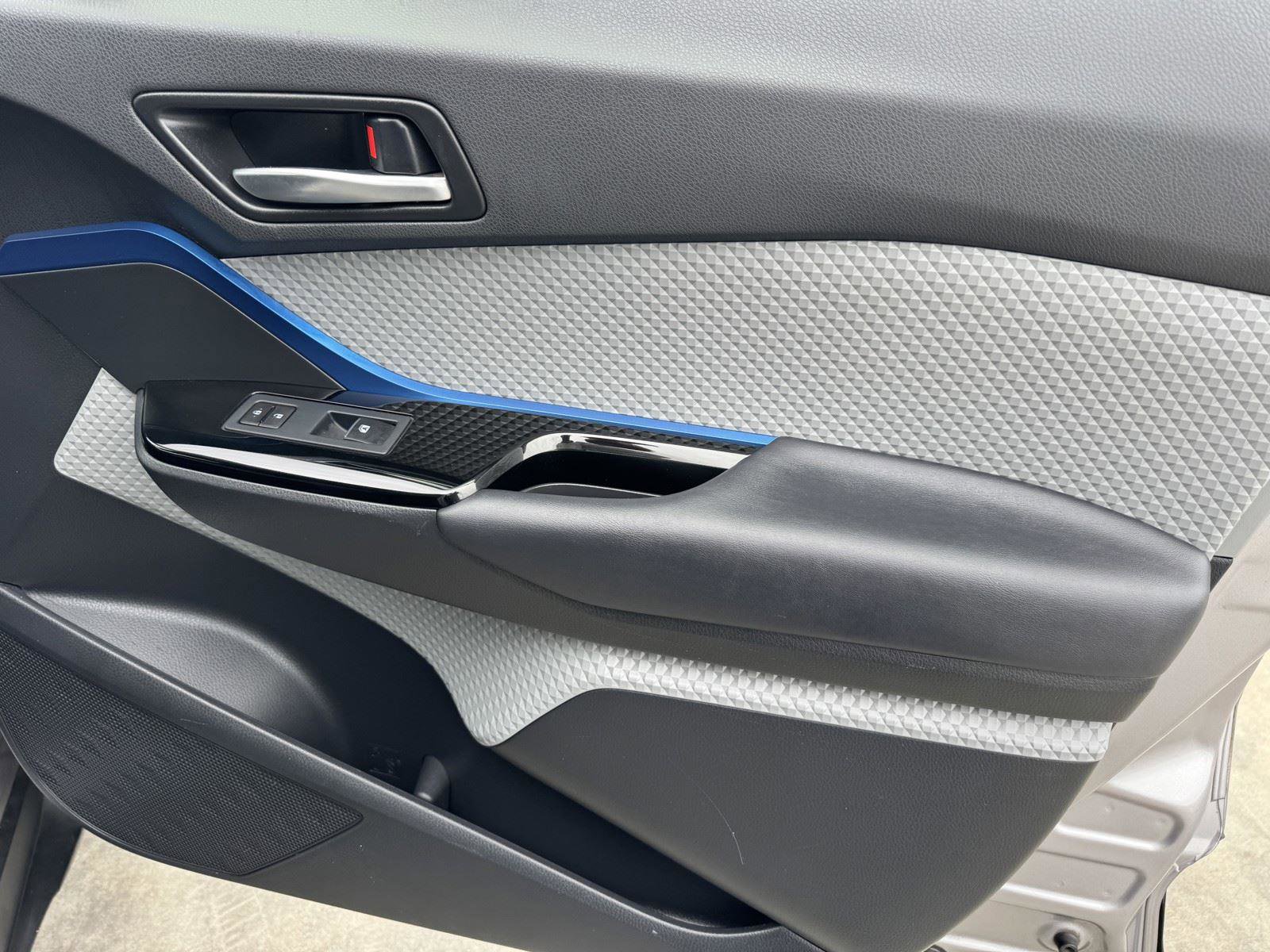 Used 2019 Toyota C-HR XLE image 8